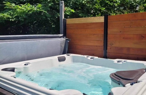 Kingsclear Casa | The King's Hideaway/hot tub/18 min.away to F’ton shops&rest/Mactaquac Park