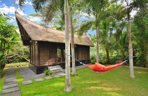 Melayang Villa | EL REY PESCADOR en Jendela di Bali | Un retiro romántico en las colinas cerca de UBUD