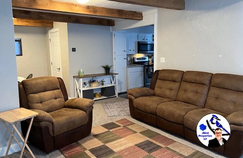 Great Falls Casa | The Kingfisher House - 4 bed, 2-1/2 Bath Victorian