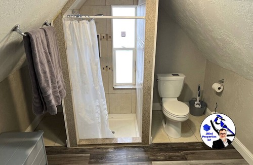 Great Falls Casa | The Kingfisher House - 4 bed, 2-1/2 Bath Victorian