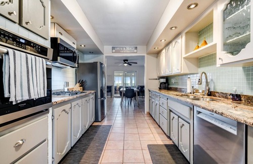 Leamington Cabaña | The KingFisher Lakehouse: Your Lakeside Haven