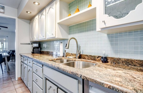 Leamington Cabaña | The KingFisher Lakehouse: Your Lakeside Haven