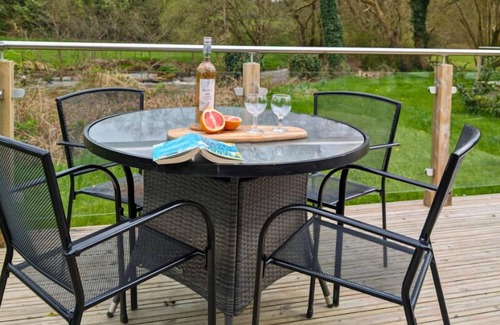 Llandovery Chalet De Esquí | The Kingfisher’s Burrow, The Kingfisher's Burrow Riverside Stay