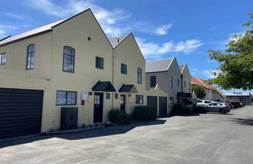 Blenheim Casa | The Kings Domain - Luxurious townhouse in the CBD