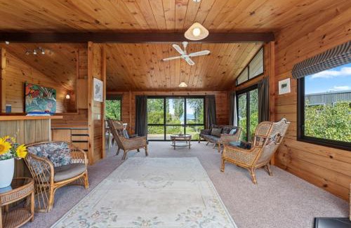 Kinloch Casa | The Kinloch Lake House - 72 steps to the Lake!