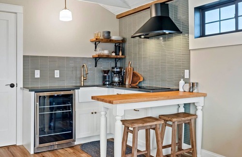 River Falls Otro | The Kinni Cottage - Entire Riverfront Cottage