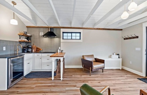 River Falls Otro | The Kinni Cottage - Entire Riverfront Cottage