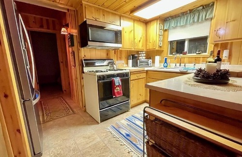 Cold Springs Cabina | The Knotty Pine! Minutes to DODGE RIDGE SKI RESORT!