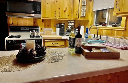 Cold Springs Cabina | The Knotty Pine! Minutes to DODGE RIDGE SKI RESORT!