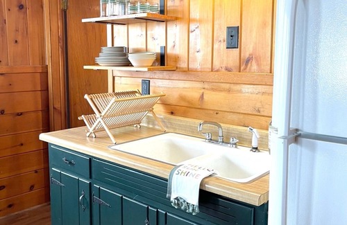 Newaygo Cabaña | The Knotty Pine Retreat on Hess Lake