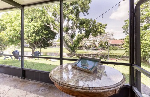 Boynton Beach Casa | The Koi House