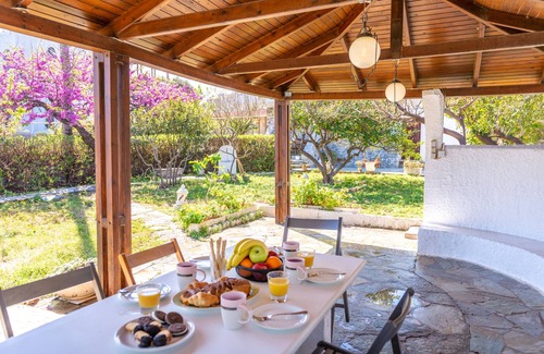 Vathianos Kampos Casa | The Kokkini Beach Retreat