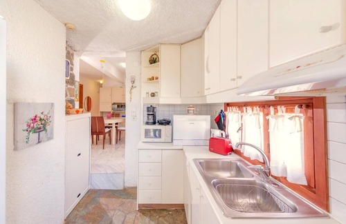 Vathianos Kampos Casa | The Kokkini Beach Retreat