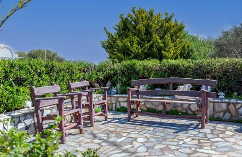Vathianos Kampos Casa | The Kokkini Beach Retreat