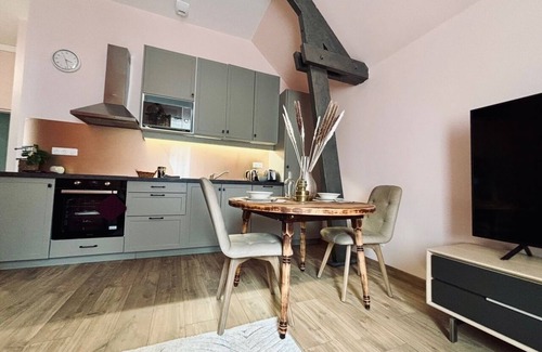 Vendome Apartamento | The KoZy – Chic Apartment Facing Vendôme’s Historic Castle