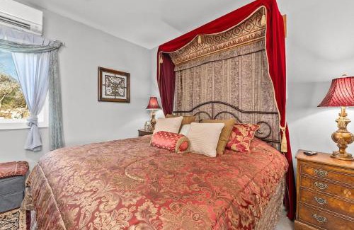 Fredericksburg Casa | The Kuhl Little Castle Haus