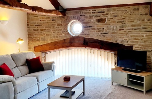 Honley Casa | The Laithe is a barn conversion in a rural location - 10 mins from Town Centre