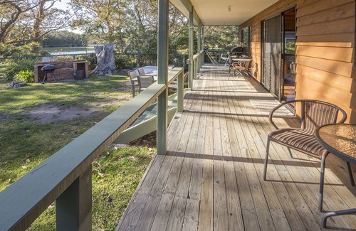 Lake Tabourie Casa | The Lake Cabin - Centre Street 10