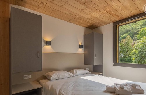 Conjux Casa | THE LAKE CHALET - SPOUSE