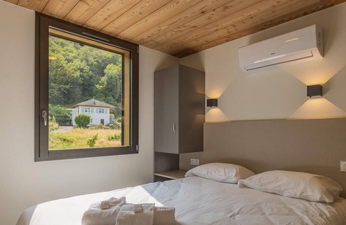 Conjux Casa | THE LAKE CHALET - SPOUSE