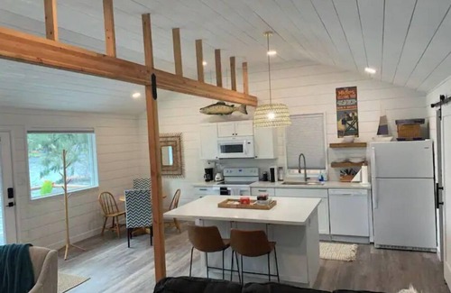 Lacey Casa | The Lake Cottage at Camp Midles