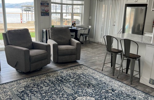 Soda Bay Casa | The Lake Cottage on Soda Bay-Pet Friendly, Private Deck, Dock & Kayaks