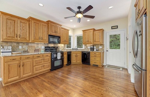 Garfield Casa | The Lake Escape - On Beaver Lake - Sleeps 15