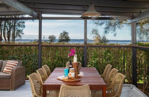 Tuggerawong Casa | The Lake Haus - Spacious Waterfront Escape with Pool