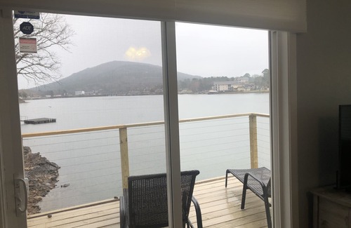 Piney Casa | The Lake House and Spa in One