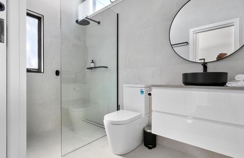 Merimbula Casa | The Lake House & Apartment