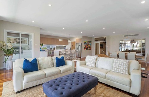 Murrays Beach Casa | The Lake House - Complete Lakefront Oasis at Murrays Beach, Surrounded by Native Bushland & Wildlife