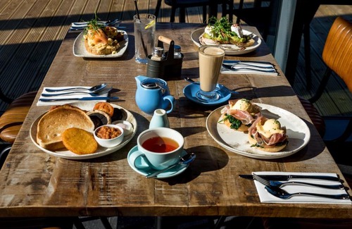 Waterloo Hotel | The Lake House