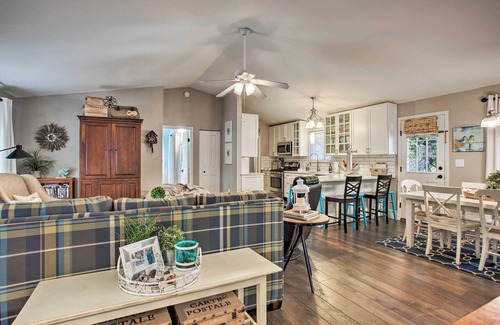 Rathdrum Casa | ¡NUEVO! La casa del lago en Rathdrum w / Beach & Fire Pit
