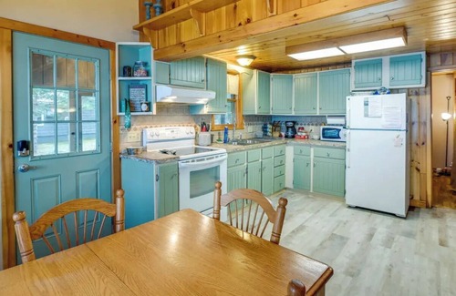Sinclair Cabaña | The Lake House in West Van Buren Cove