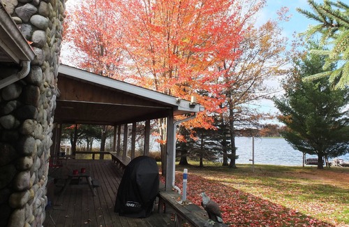 St. Helen Cabina | Leonard's Lodge - ¡NUEVA LISTA! PRIVADO LAKEFRONT E INTERIOR SPA / HOT TUB!