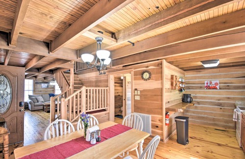 Gumlog Cabina | ‘The Lake Place’ Cabin w/ Golf Cart & Free Kayaks!