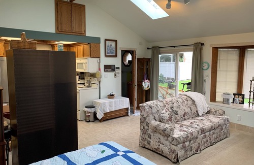 Bonney Lake Cabaña | The Lake Tapps Bungalow