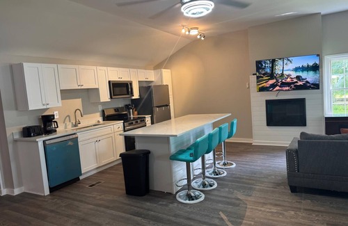 Jackson Cabina | The Lakefront Dock & Serene Lake Views