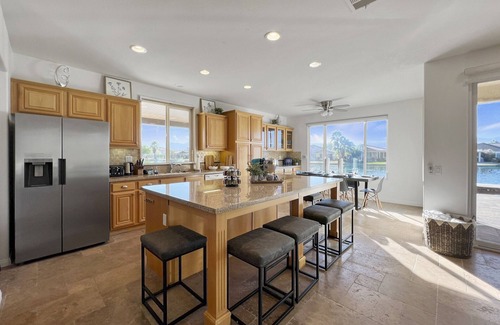 Terra Lago Casa | The Lakefront Social: An Extraordinary Waterfront Experience