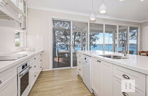 Summerland Point Casa | The Lakehouse Retreat - Waterfront w/ Jetty!