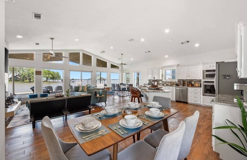 Tool Casa | THE LAKEHOUSE | Lakefront Boat & RV Getaway