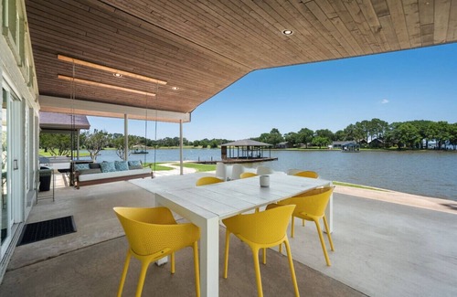 Tool Casa | THE LAKEHOUSE | Lakefront Boat & RV Getaway