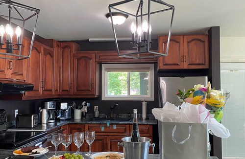 Utterson Cabaña | The Lakeshore Oasis - Beautiful All Season Muskoka Cottage with Sunset View