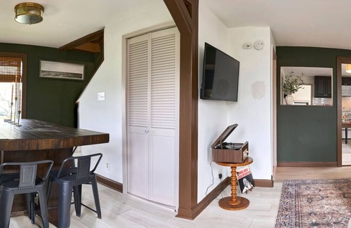 Sylvan Beach Casa | The Lakeside at Sylvan Cottage | Steps to Lake