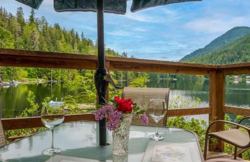 Egmont Casa | The Lakeside Cottage