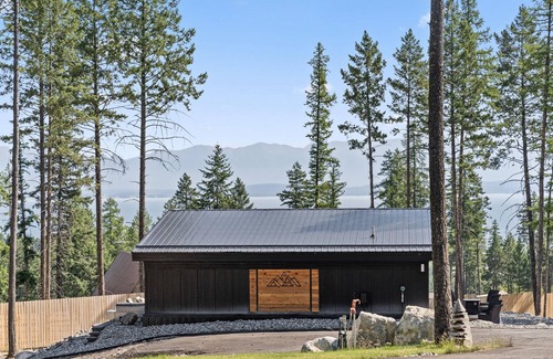 Lakeside Casa | The Lakeside House w/ pool & hot tub