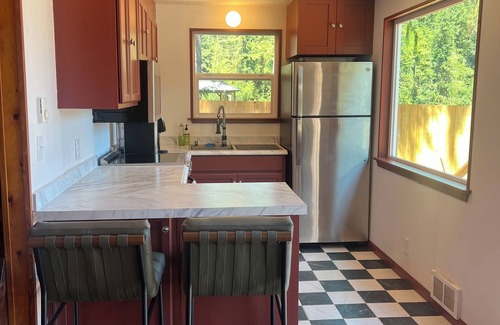 Port Angeles Cabina | “The Lakeside Lodge” Updated cabin on Lake Sutherland with hottub & private dock