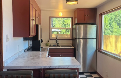 Port Angeles Cabina | “The Lakeside Lodge” Updated cabin on Lake Sutherland with hottub & private dock
