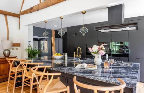 Playhatch Casa | The Lakeside Viewing Gallery