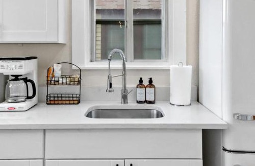 Edgewater Casa | The Lakewood Belle: Family Friendly Home 10 minutes to Downtown!